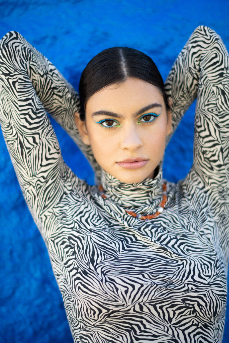 Print zebra dopasowana sukienka z golfem Lydia